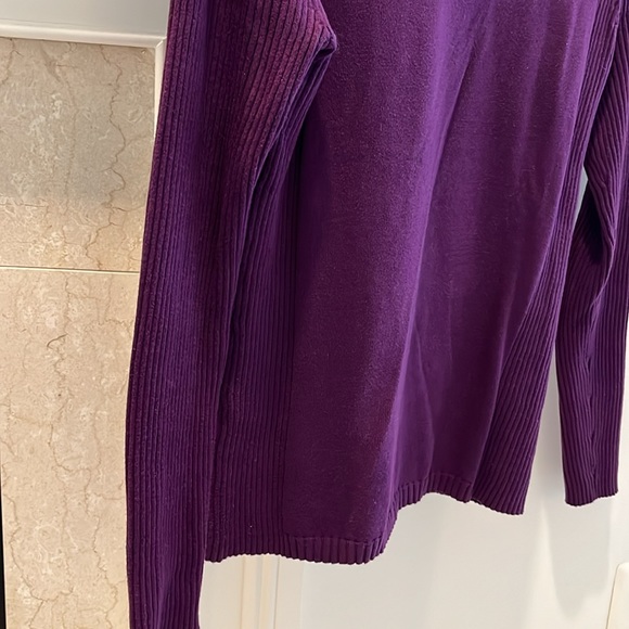 Leo and Nicole plum colored ladies turtleneck size medium - Picture 4 of 8